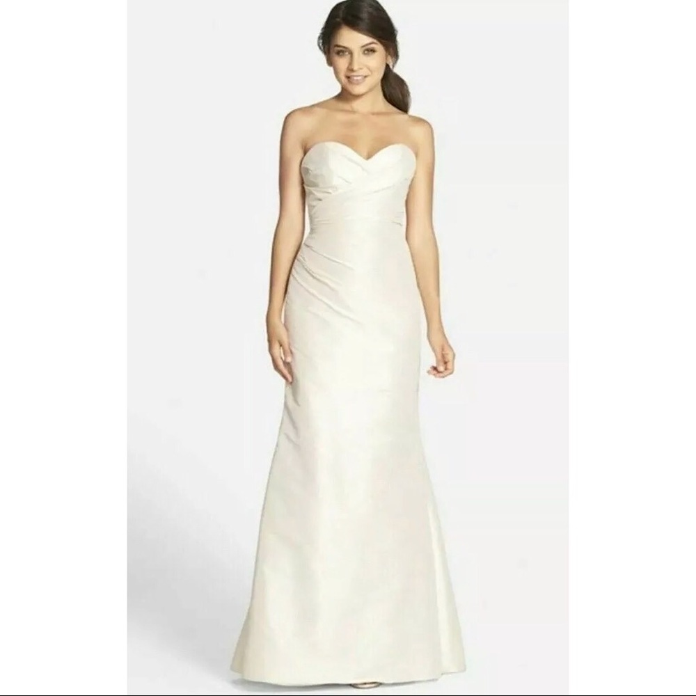 NEW Jim Hjelm Wedding Trumpet Sleeveless 12  5559